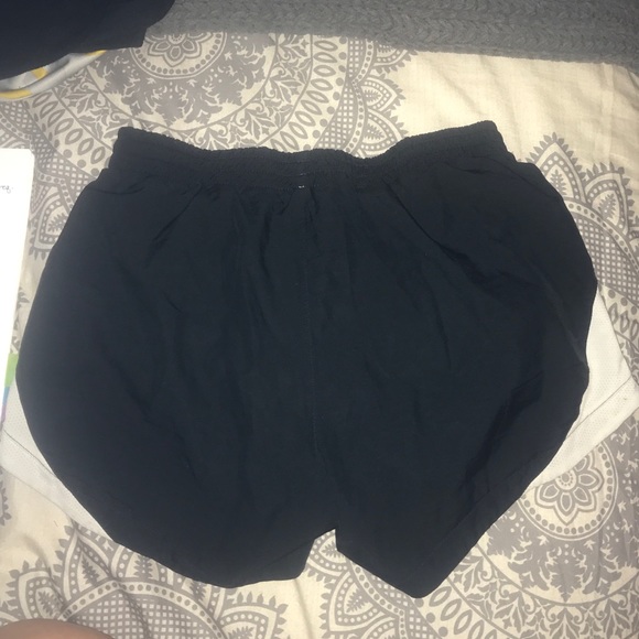 Nike running shorts - Picture 2 of 3
